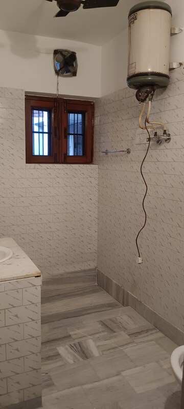 Room in 2 BHK Independent House at Sector 14 – for Rent