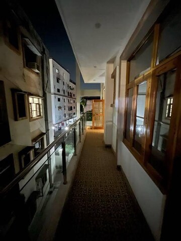 Living Room in 3 BHK Apartment at Mahanagar – for Rent