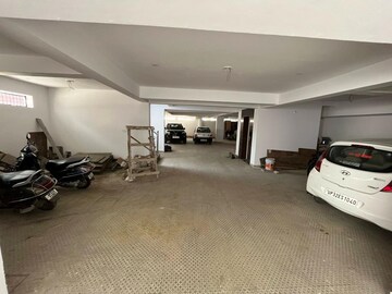 Parking in 3 BHK Apartment at Mahanagar – for Rent