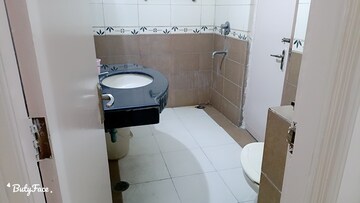 Bathroom in 3 BHK Apartment at Parsvnath Green Ville, Sector 48 – for Rent