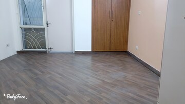 Room in 3 BHK Apartment at Parsvnath Green Ville, Sector 48 – for Rent