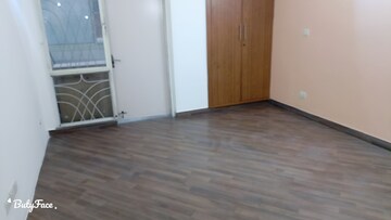 Room in 3 BHK Apartment at Parsvnath Green Ville, Sector 48 – for Rent