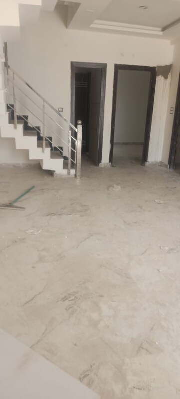 Parking in 4 BHK Villa at Sector 10 Greater Noida – for Rent