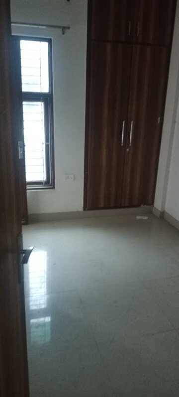 Room in 4 BHK Villa at Sector 10 Greater Noida – for Rent