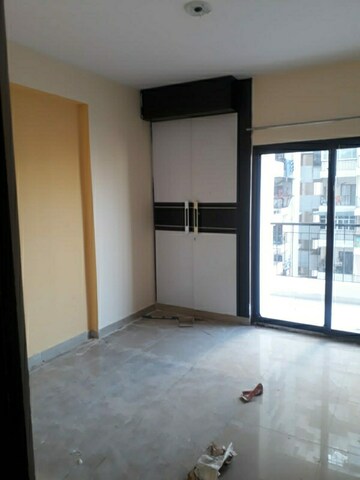 Room in 2.5 BHK Apartment at SG Grand, Raj Nagar Extension – for Rent