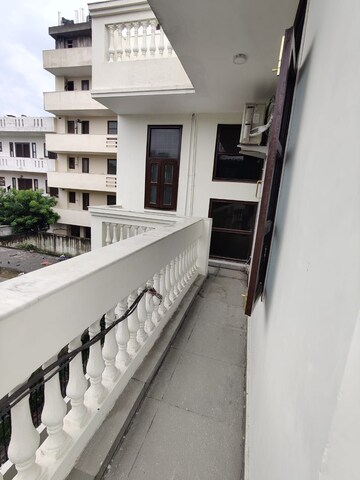 Balcony in 2 BHK Builder Floor at Sector 40 – for Rent