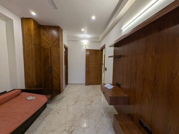 Bedroom in 4 BHK Builder Floor at Sector 9 – for Rent