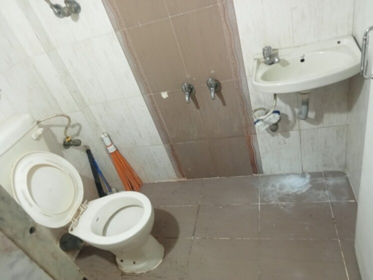 Bathroom, rashmi-prime-corner 1 Bedroom 500 Sq.Ft. Apartment In Mira Road Thane 8305261