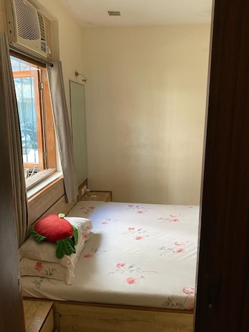 Bedroom in 2 BHK Apartment at Santi Niwas, Dadar West – for Rent