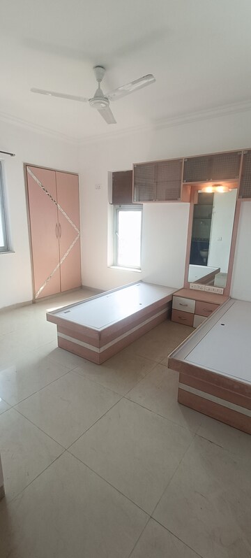 Room in 3 BHK Apartment at Soham Garden, Manpada – for Rent
