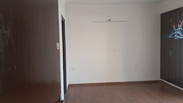 Room in 3.5 BHK Apartment at Amrapali Leisure Park, Amrapali Leisure Valley – for Sale