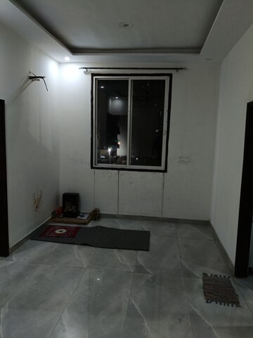 Room in 3 BHK Builder Floor at Dhakoli Village – for Rent