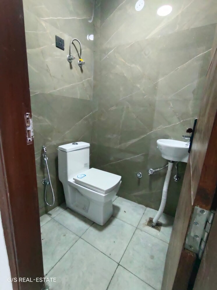 Bathroom, mehrauli 3 Bedroom 1200 Sq.Ft. Apartment In Mehrauli Delhi 8305361
