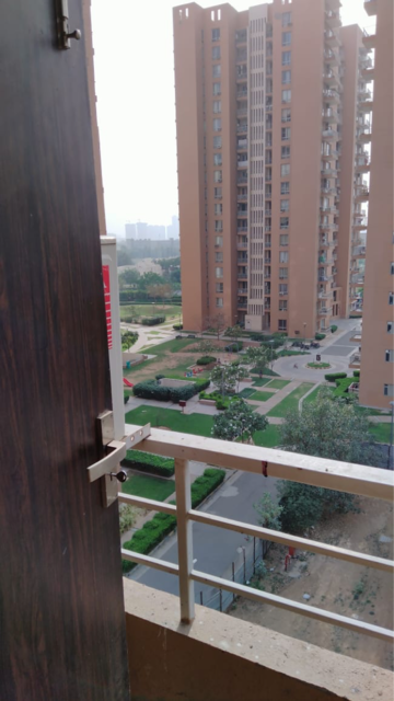 Balcony in 1 RK Builder Floor at Sector 61 – for Rent
