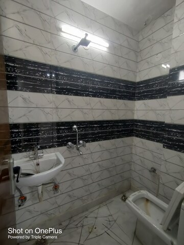 Attached Bathroom in 2 BHK Builder Floor at Mansa Ram Park – for Rent