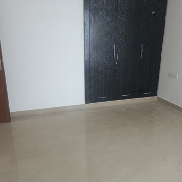 Room in 3 BHK Apartment at Unitech The Residences Sector 33, Sector 33 – for Rent