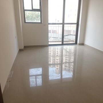 Room in 4 BHK Apartment at Unitech The Residences Sector 33, Sector 33 – for Rent