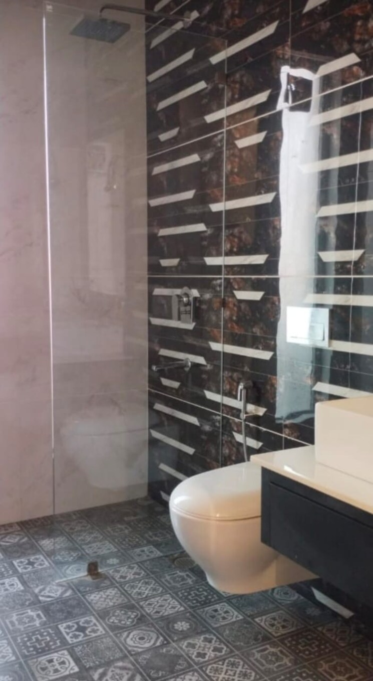 Bathroom, dwarka-complex 3 Bedroom 250 Sq.Yd. Builder Floor In Sector 16 Faridabad 8305615