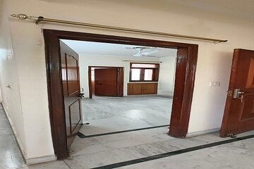Room in 3 BHK Apartment at Sector 56 – for Rent