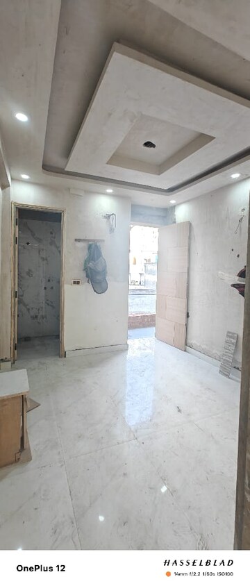 Building Lobby in 3 BHK Builder Floor at Sector 73 – for Sale