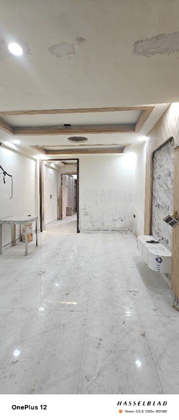 Building Lobby in 3 BHK Builder Floor at Sector 73 – for Sale