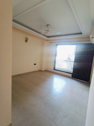 Room in 3 BHK Builder Floor at Ansal API Esencia, Sector 67 – for Rent