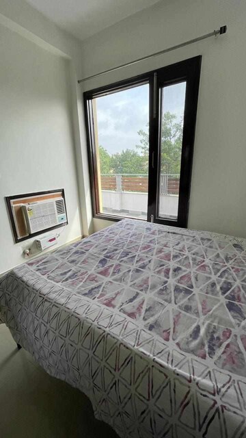 Bedroom in 4 BHK Builder Floor at Uday Arden 45, Sector 45 – for Rent