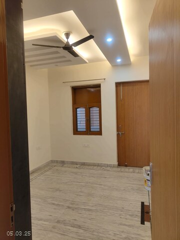 Room in 4 BHK Builder Floor at Uday Arden 45, Sector 45 – for Rent