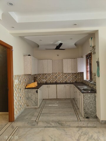 Bathroom in 4 BHK Builder Floor at Uday Arden 45, Sector 45 – for Rent