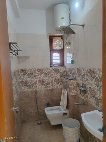 Bathroom in 4 BHK Builder Floor at Uday Arden 45, Sector 45 – for Rent