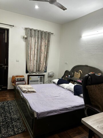 Bedroom in 4 BHK Builder Floor at Uday Arden 45, Sector 45 – for Rent