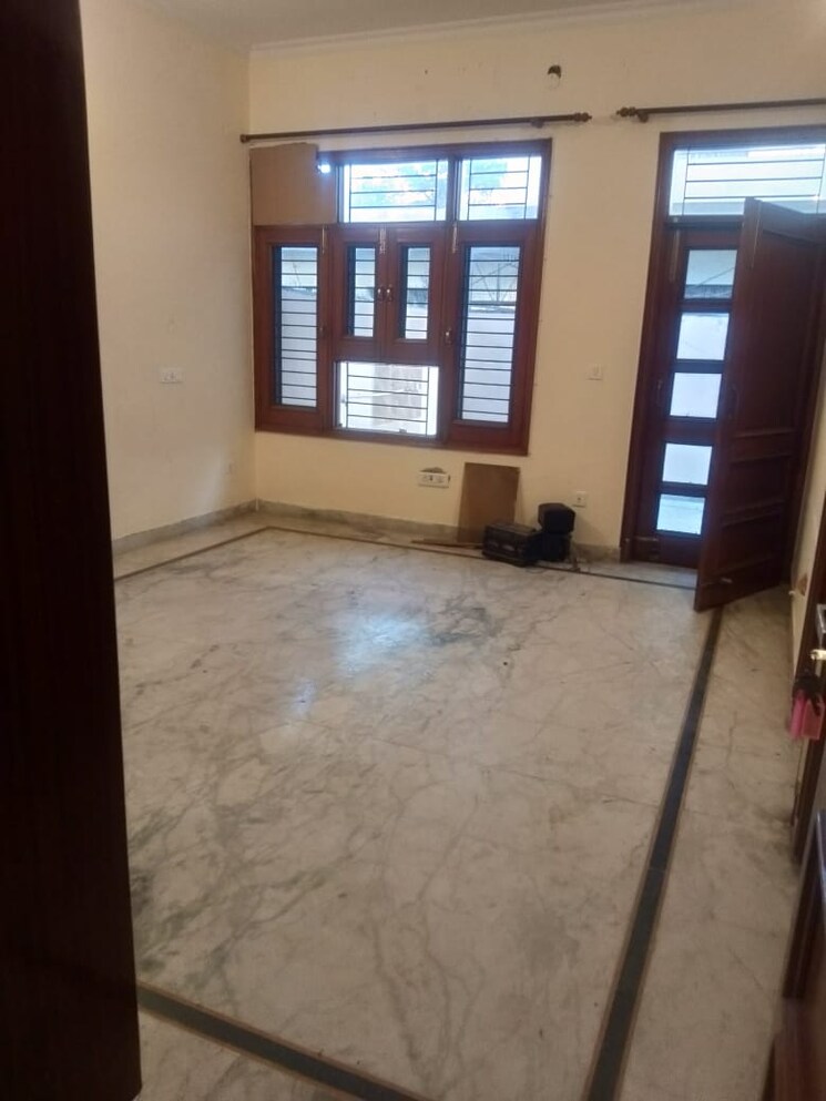 Room, sector 26 3 Bedroom 2200 Sq.Ft. Independent House In Sector 26 Panchkula 8305803