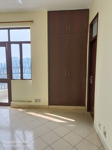 Room in 2 BHK Apartment at Maple Heights, Sector 43 – for Rent