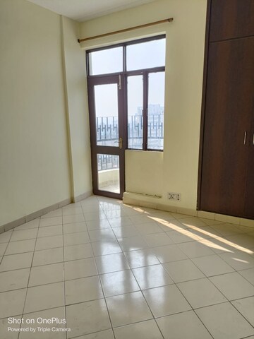 Room in 2 BHK Apartment at Maple Heights, Sector 43 – for Rent