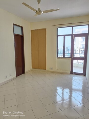 Room in 2 BHK Apartment at Maple Heights, Sector 43 – for Rent