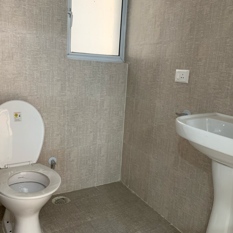 Bathroom, aditya-urban-homes 1 Bedroom 585 Sq.Ft. Apartment In Shahpur Bamheta Ghaziabad 8305980