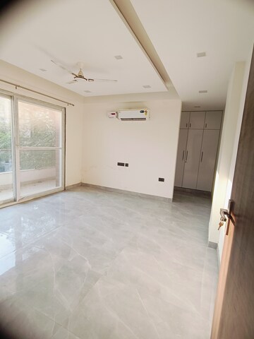 Room in 3 BHK Builder Floor at Ansal API Esencia, Sector 67 – for Rent