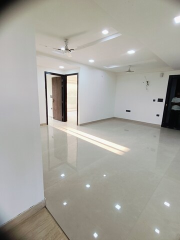 Room in 3 BHK Builder Floor at Ansal API Esencia, Sector 67 – for Rent