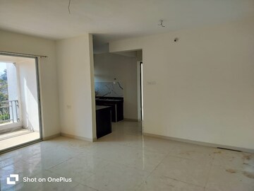Room in 3 BHK Apartment at Blue 27th Avenue, Bavdhan – for Rent
