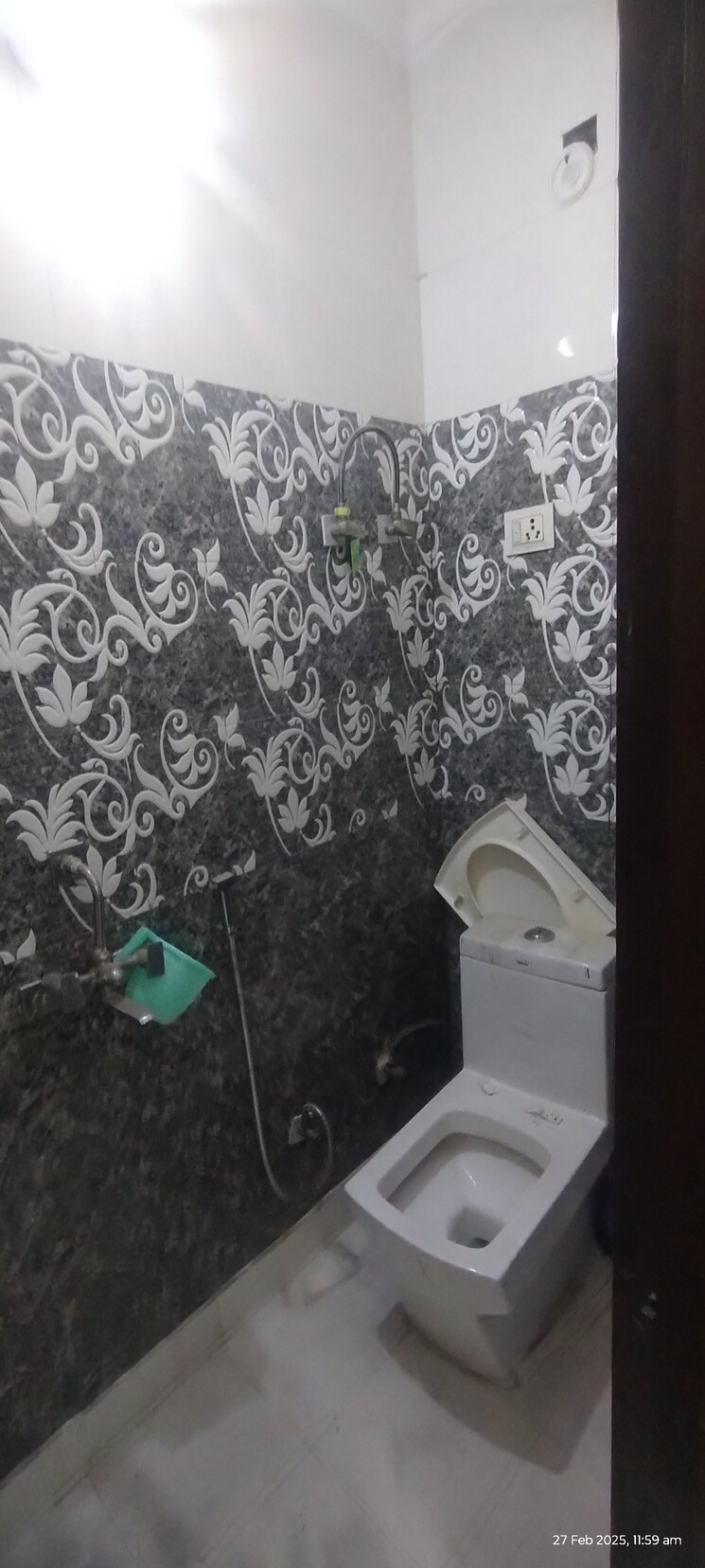 Bathroom, uttam nagar 3 Bedroom 82 Sq.Yd. Builder Floor In Uttam Nagar Delhi 8306228