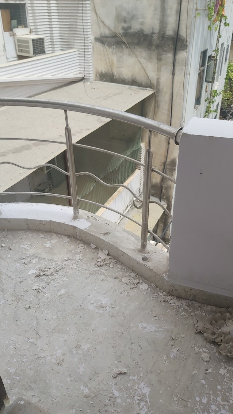 Balcony, mayur vihar 2.5 Bedroom 750 Sq.Ft. Builder Floor In Mayur Vihar Delhi 8306283