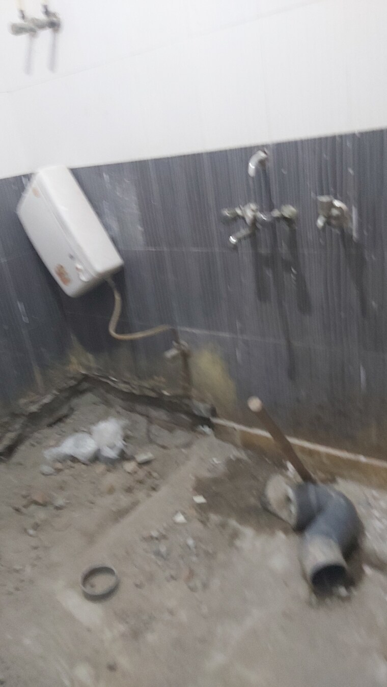 Bathroom, mayur vihar 2.5 Bedroom 750 Sq.Ft. Builder Floor In Mayur Vihar Delhi 8306283