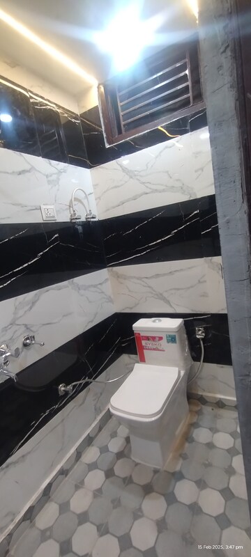 Master Bedroom in 3 BHK Builder Floor at Dwarka – for Sale