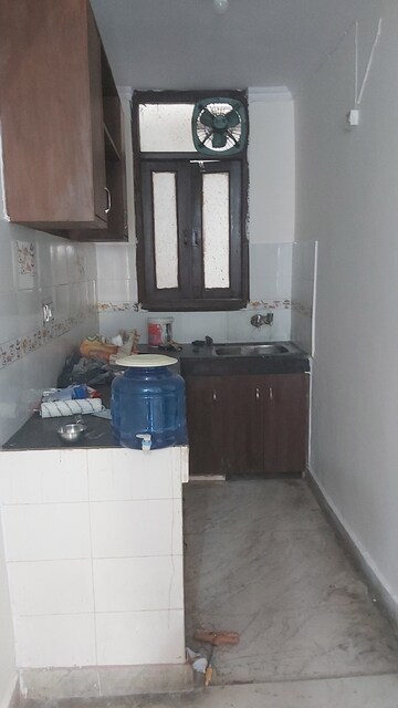 Furnished Amenities in 2.5 BHK Builder Floor at Mayur Vihar – for Sale