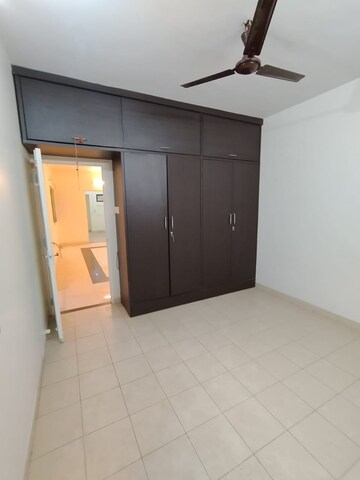 Room in 3 BHK Apartment at Tata Glendale, Vasant Vihar – for Sale