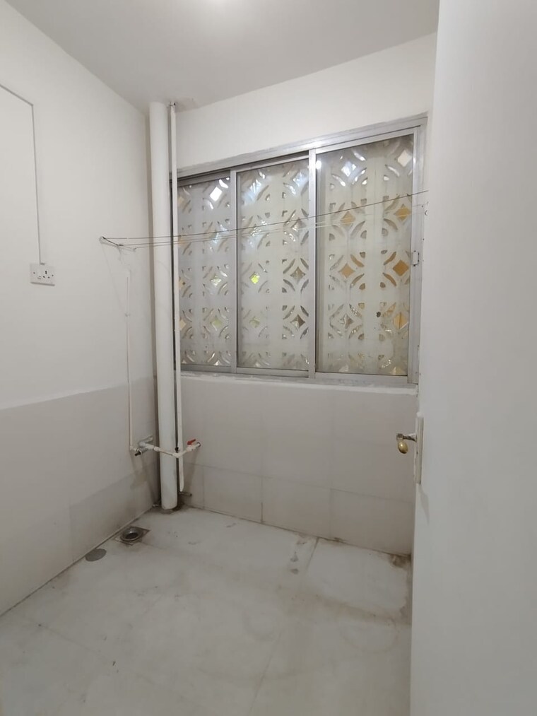 Bathroom, tata-glendale 3 Bedroom 1000 Sq.Ft. Apartment In Vasant Vihar Thane 8306303