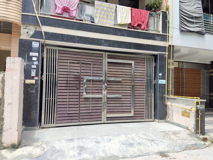 Balcony, subhash nagar 1 Bedroom 50 Sq.Yd. Builder Floor In Subhash Nagar Delhi 8306326