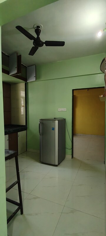Room in 2 BHK Apartment at Guru Prasad Sant Meera Apartment, Bavdhan – for Rent