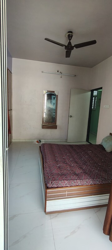 Room in 2 BHK Apartment at Guru Prasad Sant Meera Apartment, Bavdhan – for Rent