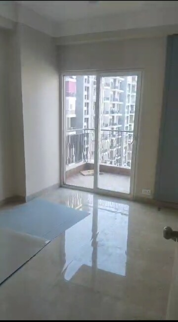 Room in 2 BHK Apartment at Truvae Fragrance, Siddharth Vihar – for Rent